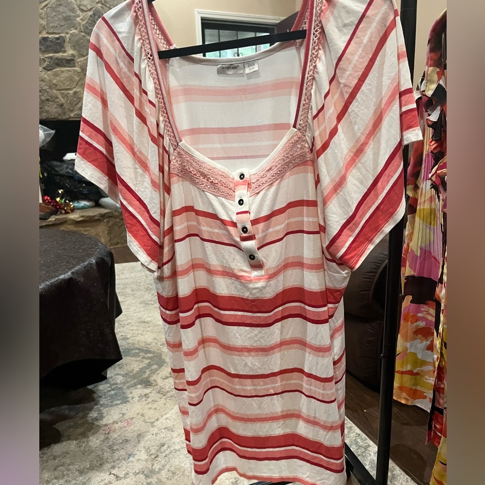 Avenue top size 22/24 in GUC
